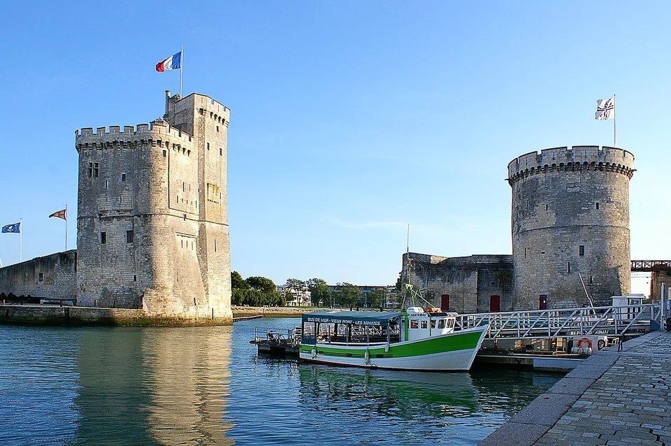 Entrée du Vieux-Port de La Rochelle en Charente-Maritime